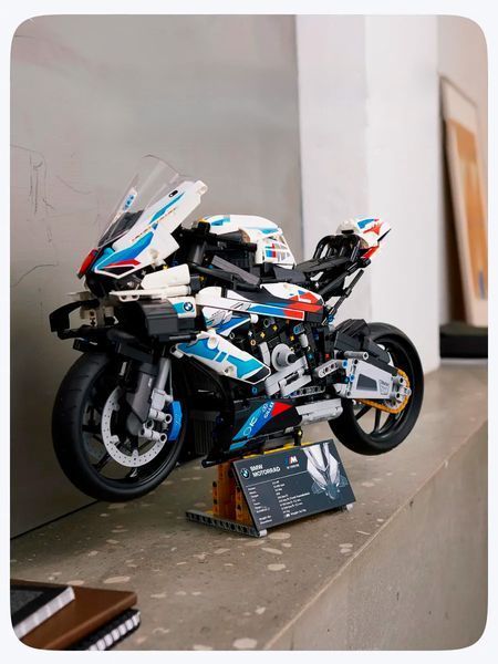 Конструктор Technic мотоцикл BMW M 1000RR 1920 деталей (42130) 1000216 фото