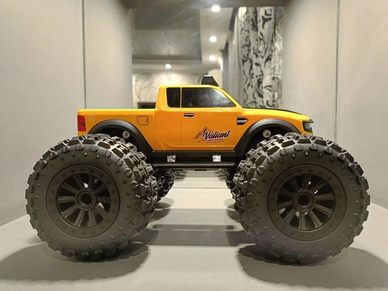 Машинка-амфибия на пульте управления JJRC C8816 Amphibious Off-Road Car 4WD (29 см) &ndash; Водонепроницаемый джип с пропорциональным управлением Желтый цвет 1000243 фото